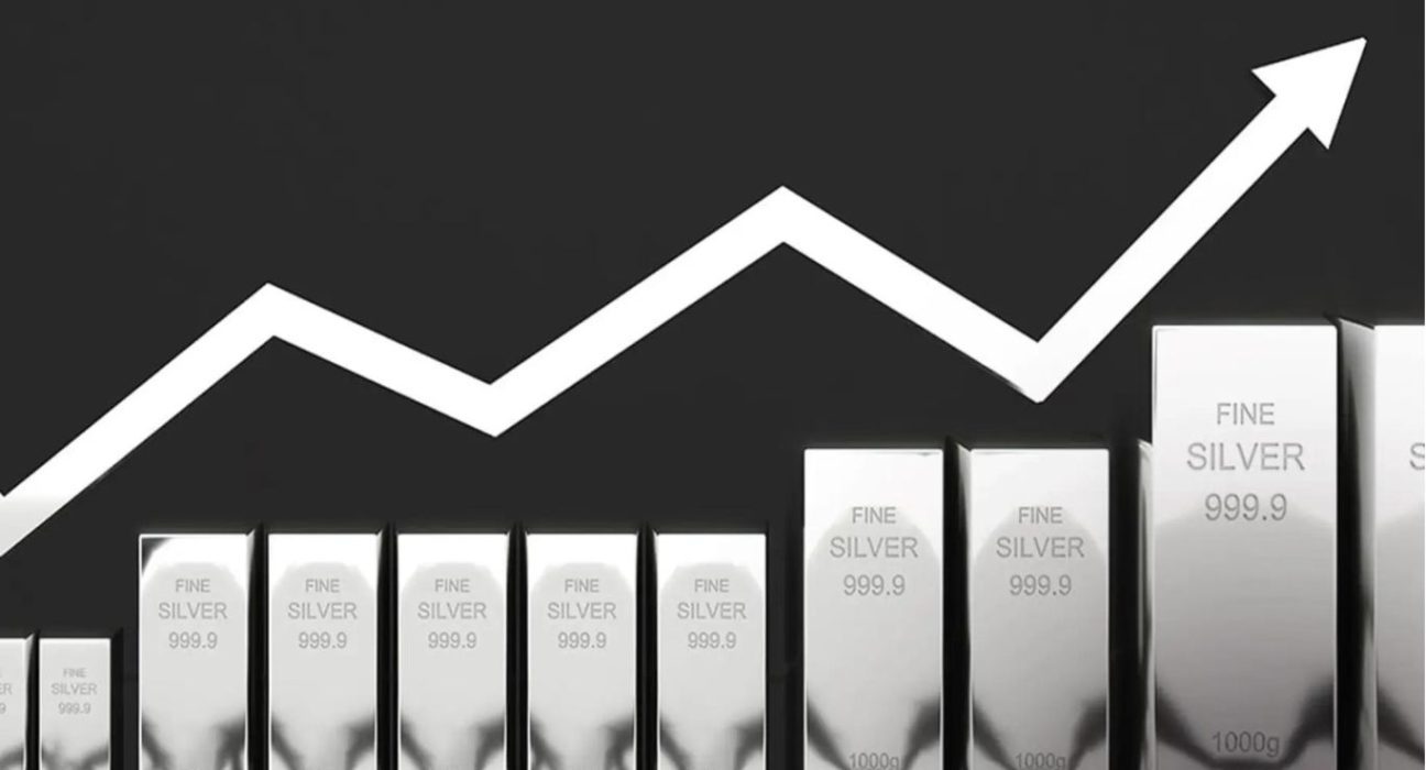 Silver Price Analysis: XAG/USD Stabilizes Near Four-Week Lows