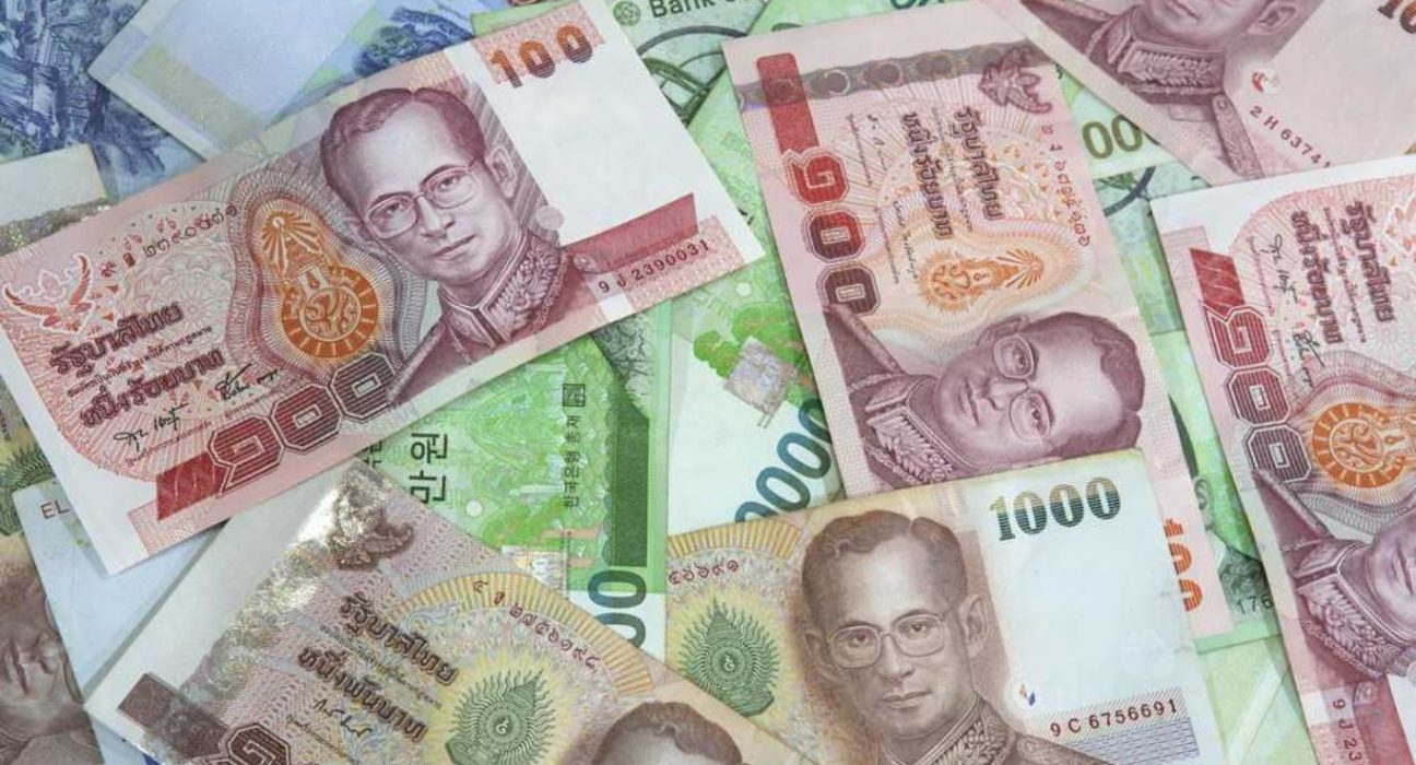 Thai Baht Slumps as Political Uncertainty Looms