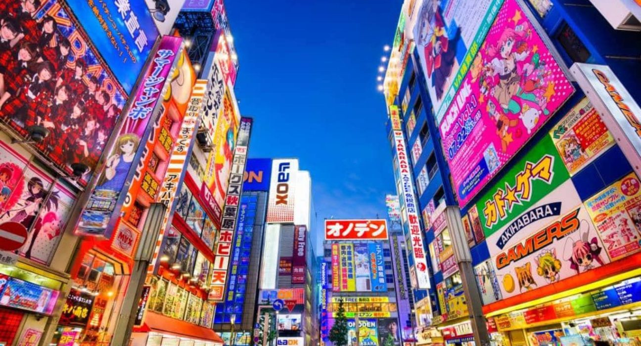 Tokyo Stock Exchange's Services Sector Leads Market Growth with 1.65% Rise