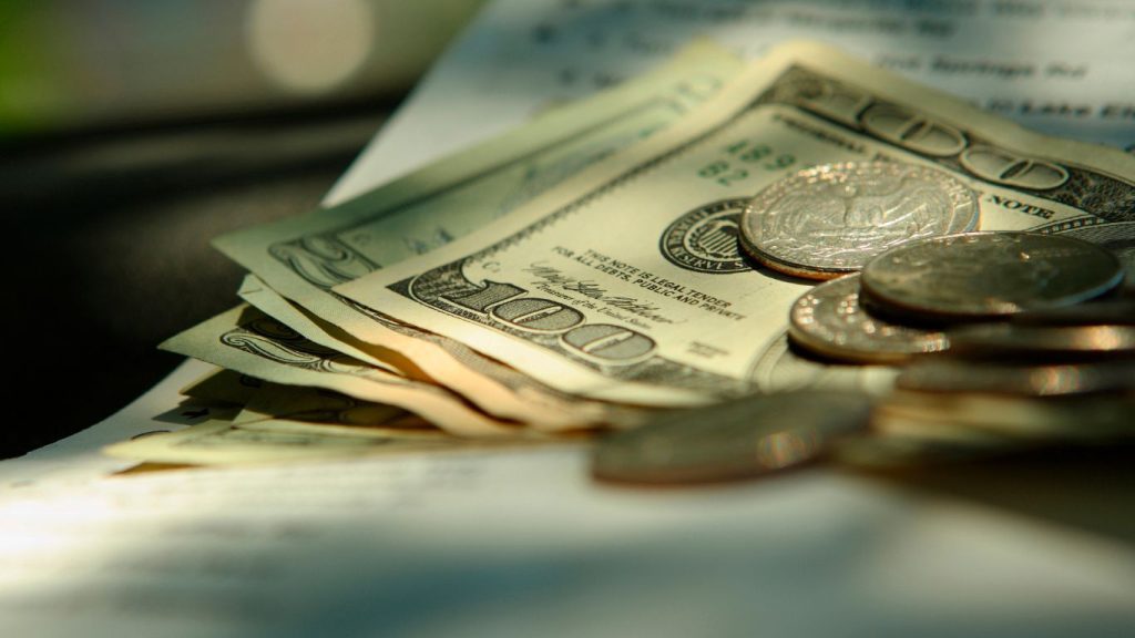 USD Surges on Fears of Global Recession