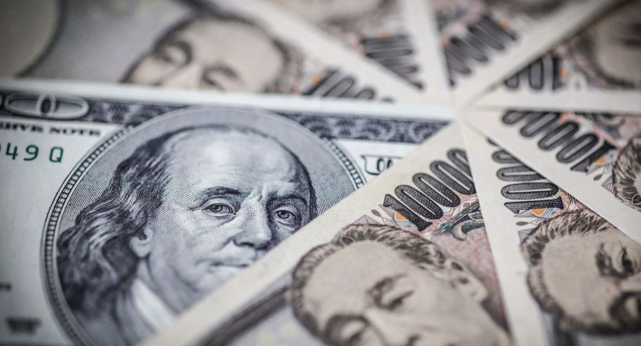 USD/JPY Drops as Bearish-Engulfing Candlestick Pattern Emerges; Risk-Off Sentiment and Weaker US Dollar Impact Pair