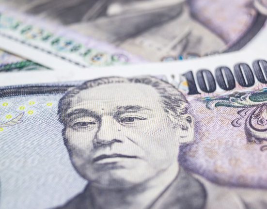 USD/JPY Surges Past 135 Mark After Strong US NFP Report