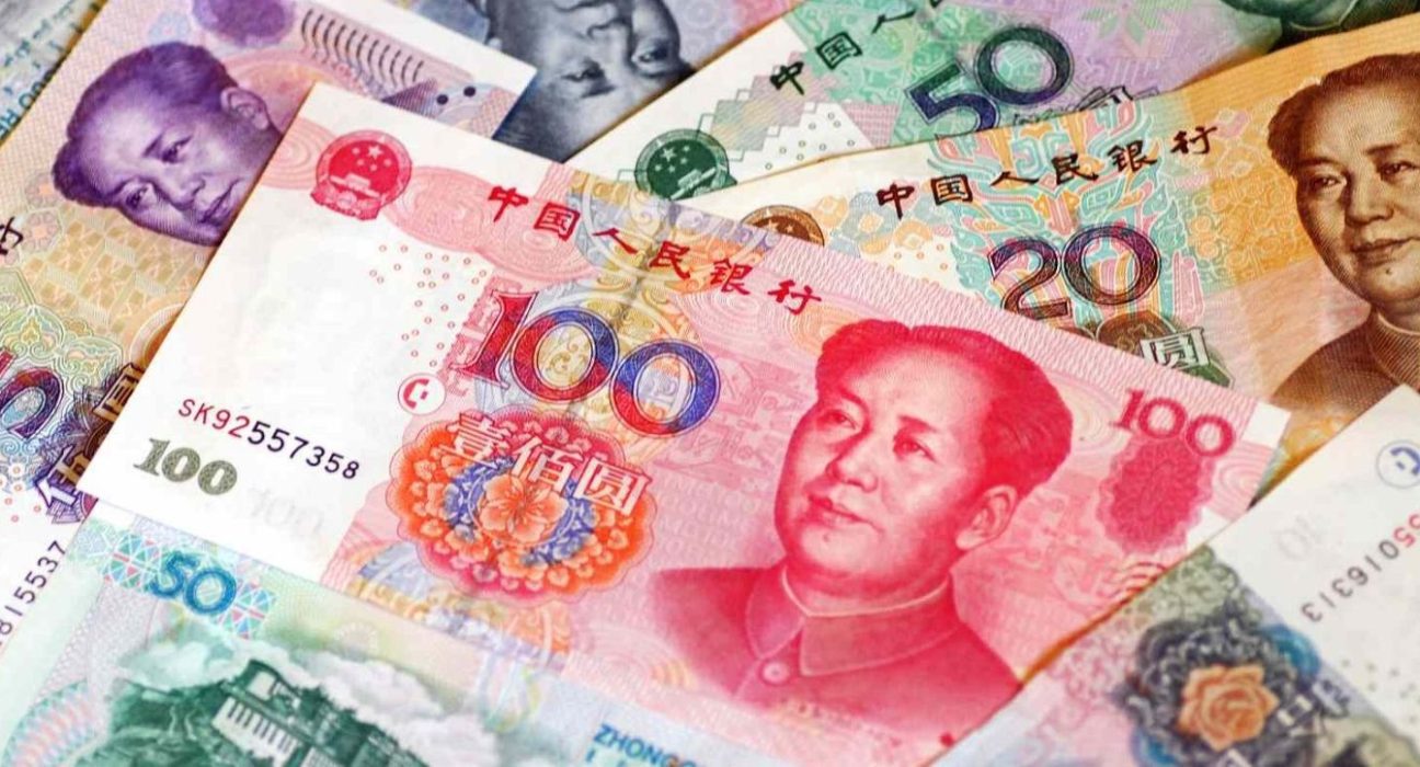 Yuan Weakens to Two-Month Low Amid China's Economic Slowdown