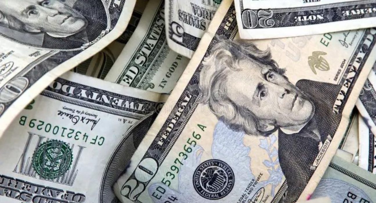 Dollar Index Slips as Investors Rethink Rate Hike Expectations
