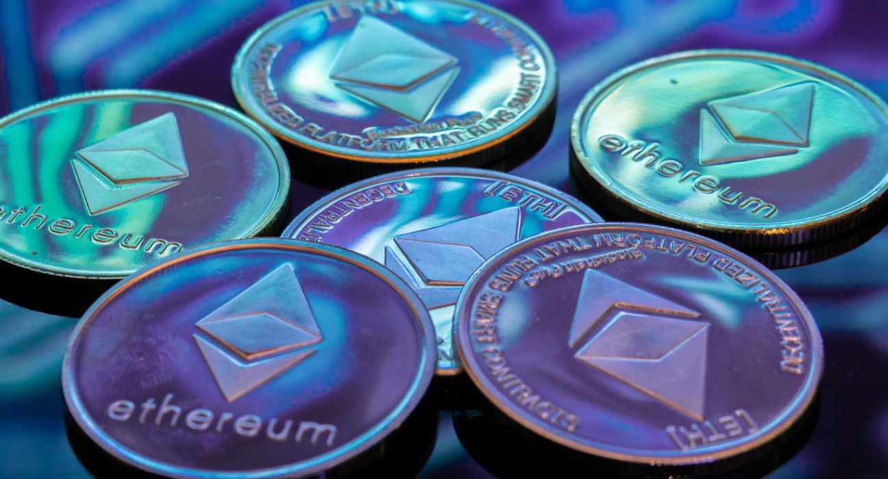 Ethereum's Price Witnesses Controlled Downtrend, Bitcoin Struggles Heavily