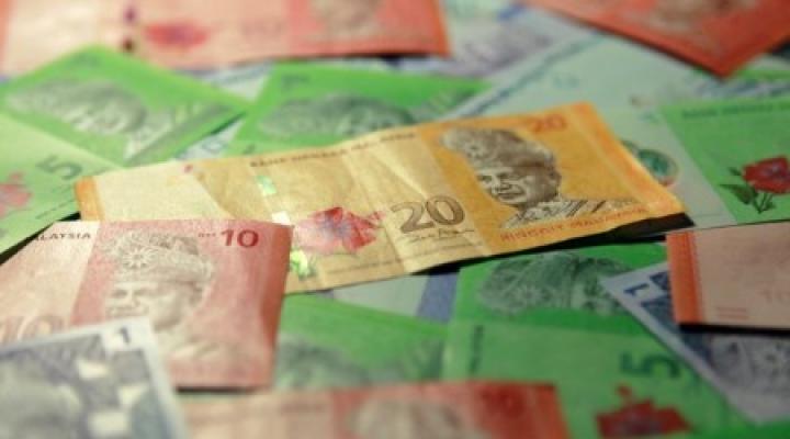 Ringgit Hits Seven-Month Low, Experiences Steeper Decline than Peers in Southeast Asia