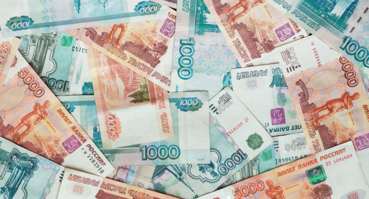 Russian Rouble Weakens Against US Dollar, Hits Lowest Level in Over a Year