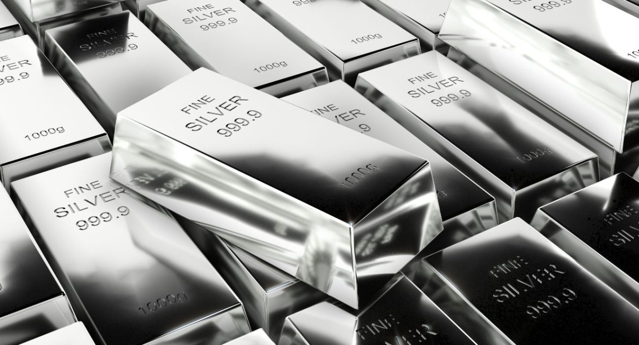 Silver Remains Steady Amidst Intraday Uptick, Trades with a Slight Negative Bias