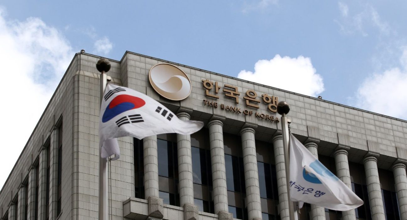 South Korea's Central Bank Cautions Against Premature Monetary Policy Shift Amid Currency Pressure Risks