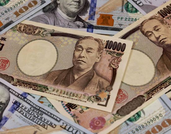 USD/JPY Faces Bearish Pressure Amid Concerns of Delayed Fed Rate Hike