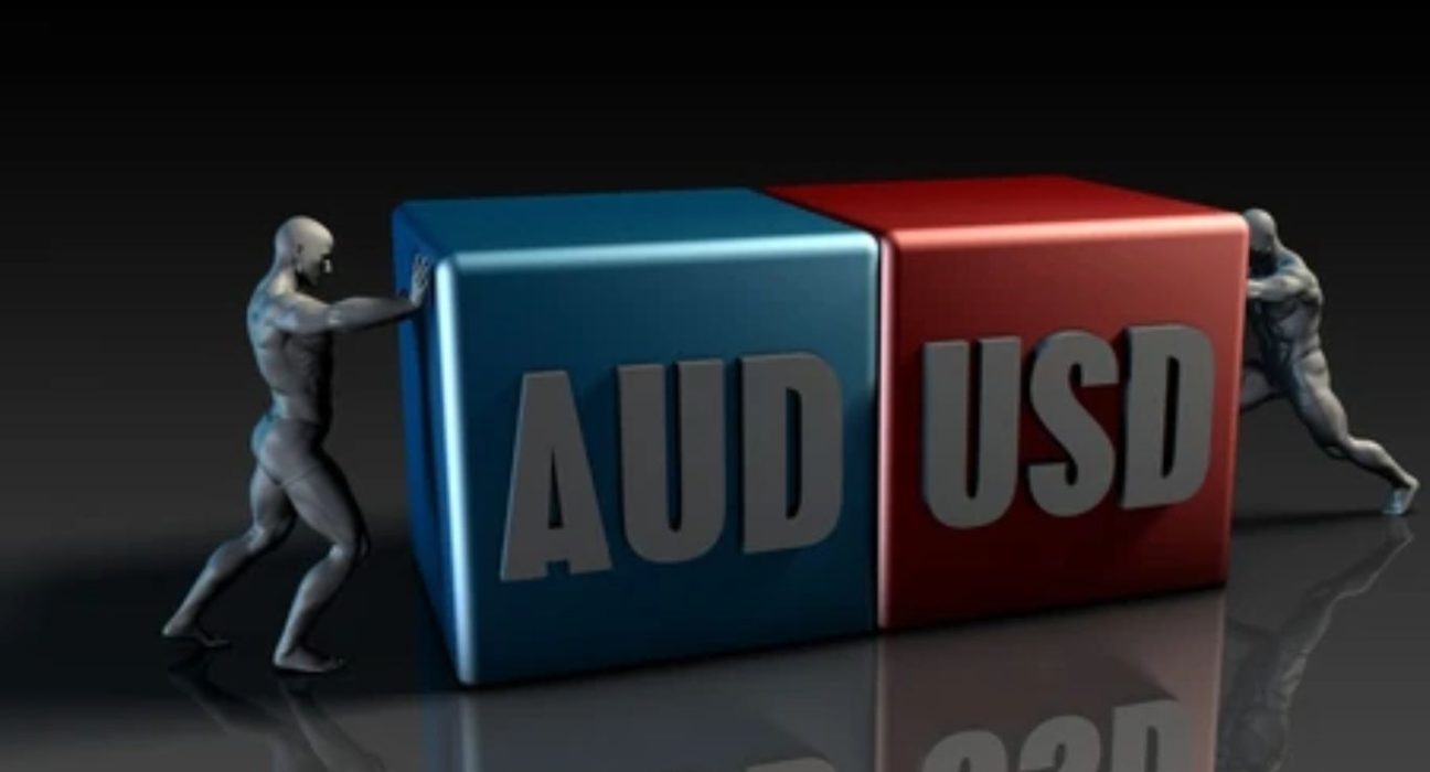 AUD/USD Analysis: Retail Trader Sentiment Shifts as Net-Long Positions Decrease