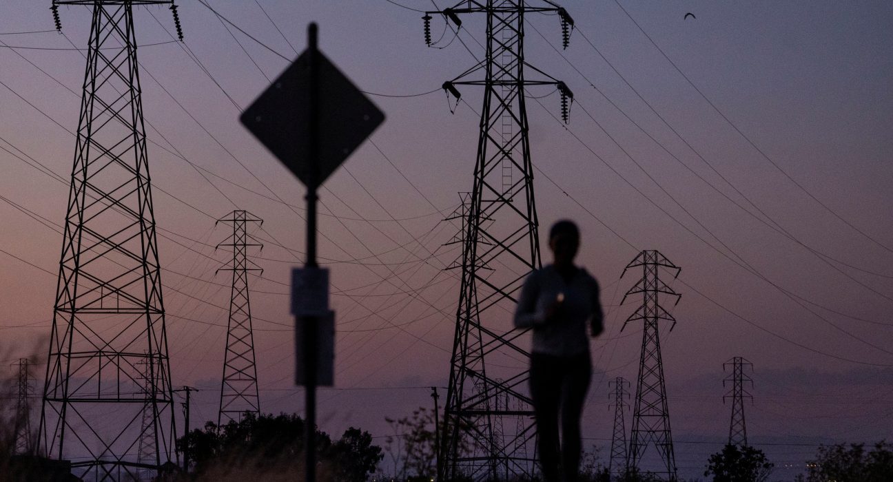 California's Power Grid Stands Firm Amid Lingering Heat Wave, No Conservation Needed
