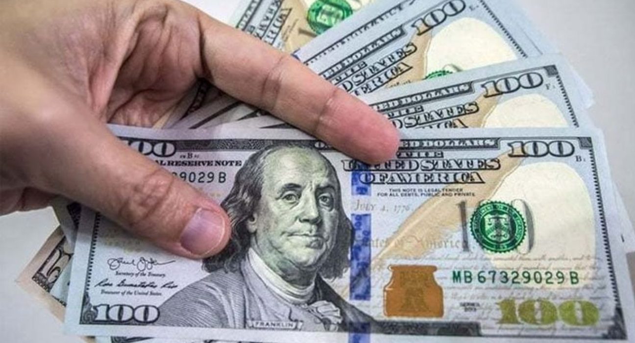 Dollar Index Climbs as Euro Falters: Global Currency Market Analysis