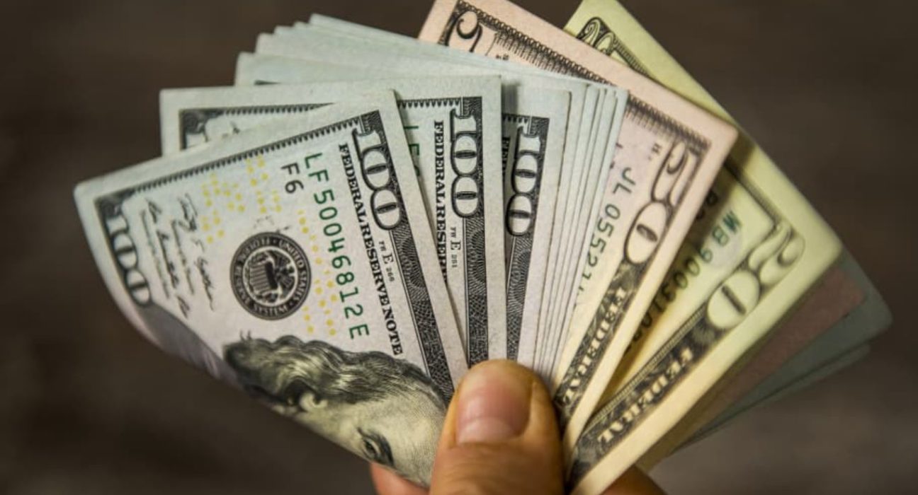 Dollar Index Retreats Slightly at 03:00 ET, Reversing Overnight Gains