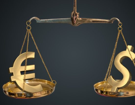 EUR/USD Approaches Crucial Support as Central Bank Meetings Loom