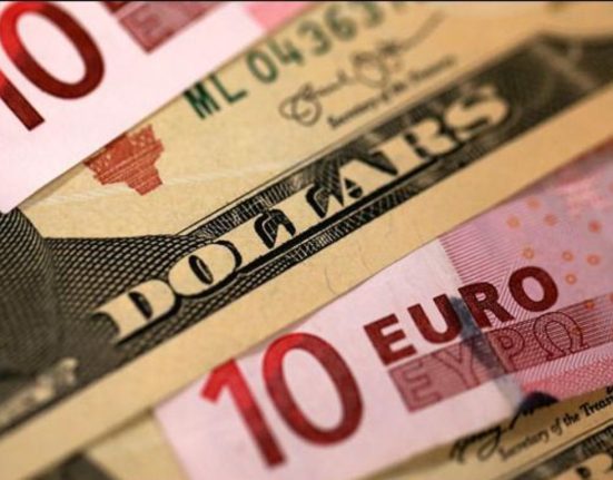 EUR/USD Breaches Key Psychological Level Amidst Resurgence in US Dollar Weakness