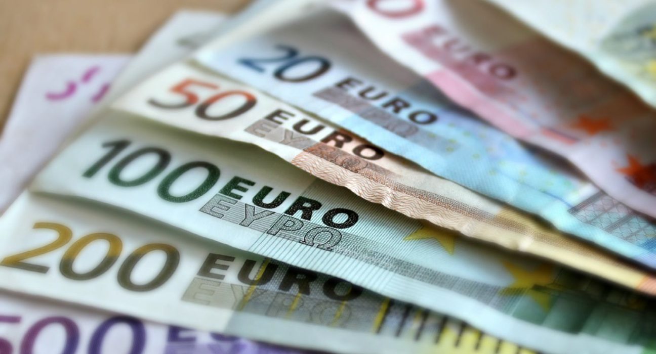 EUR/USD Consolidates Within Six-Week Range, Lacking Bullish Momentum