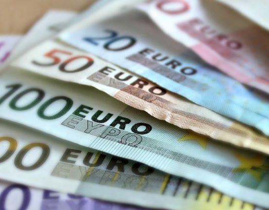 EUR/USD Consolidates Within Six-Week Range, Lacking Bullish Momentum