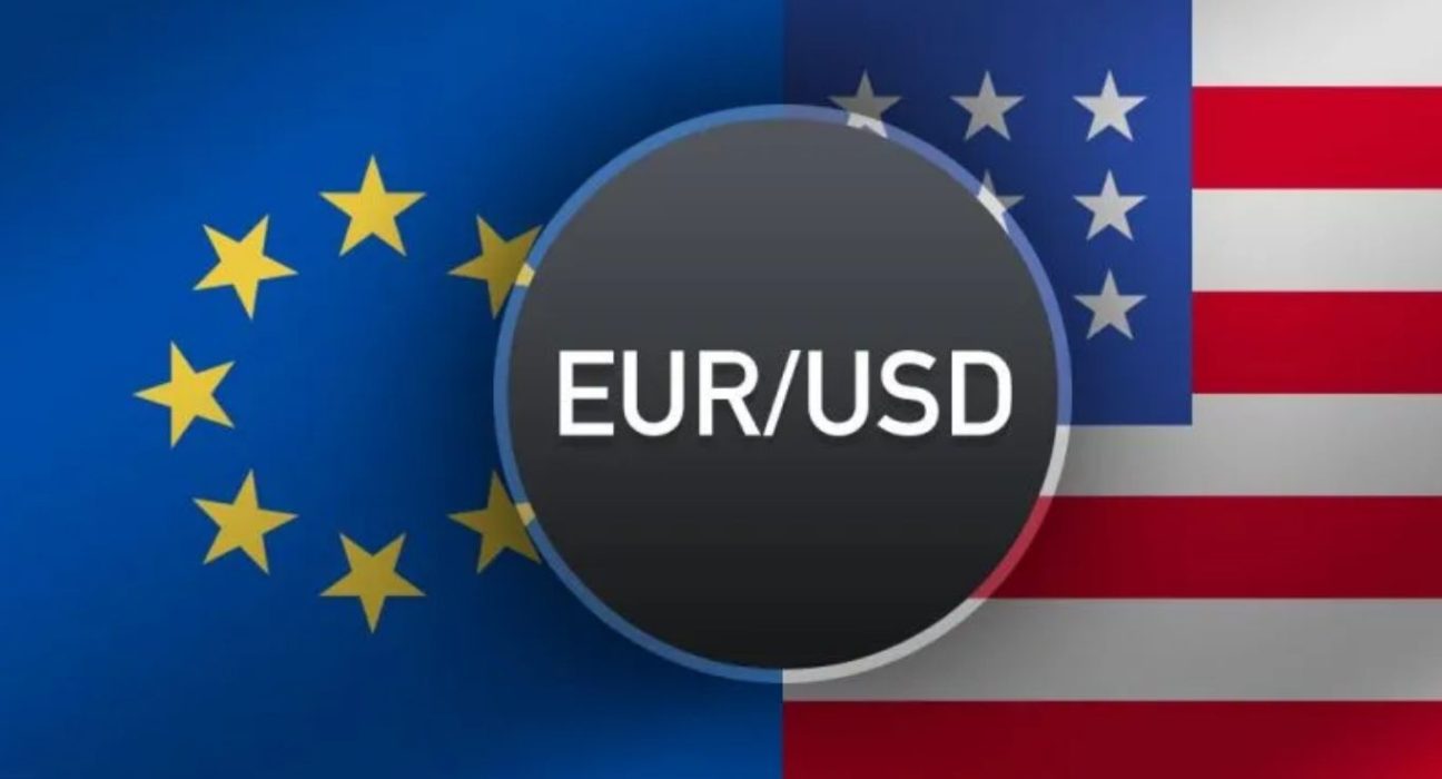 EUR/USD Consolidates as Overbought Conditions Raise Caution