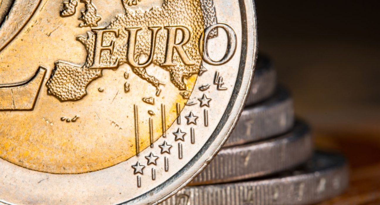 EUR/USD Surges to Highest Level Since February 2022, Faces Fibonacci Resistance