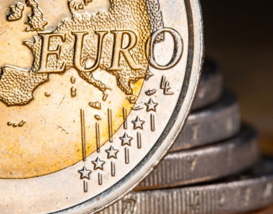EUR/USD Surges to Highest Level Since February 2022, Faces Fibonacci Resistance