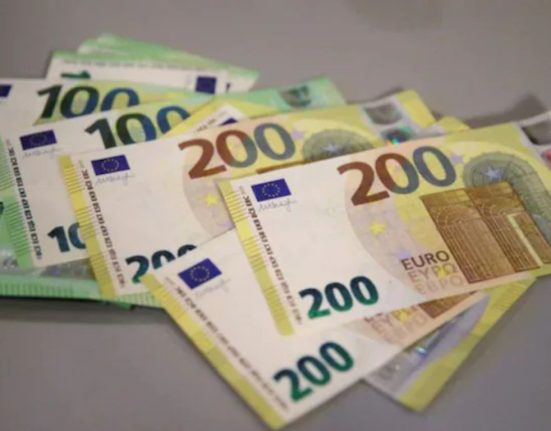 Euro Declines Further to $1.0871 Amidst Overnight Losses - Market Update