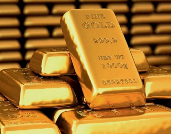 Gold Holds onto Gains but Faces Pressure as Fed Rate Hike Fears Loom