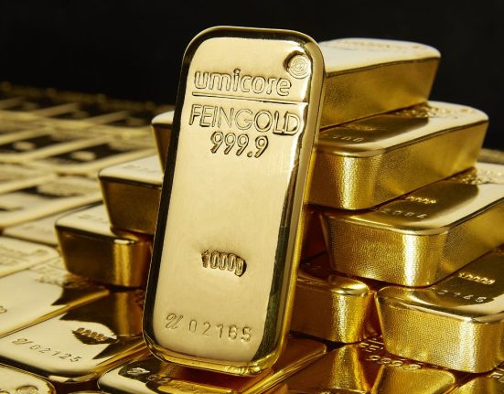 Gold Price Faces Selling Pressure as Fed Hawkish Stance Weighs on Investors' Sentiment