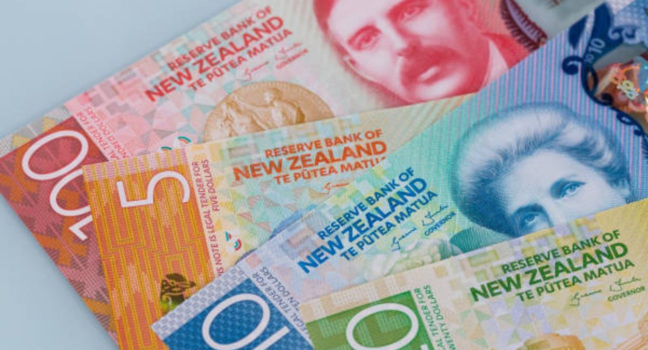 Kiwi Currency Declines by 0.4% Amidst Five-Month High, Forex Market Analysis
