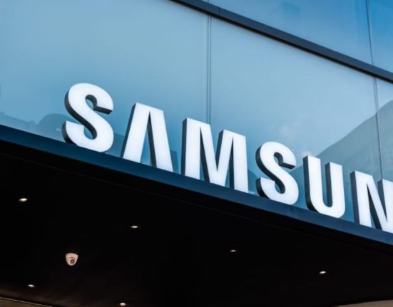 SK Hynix and Samsung Electronics Shares Drag Down South Korea's KOSPI Amidst Market Volatility