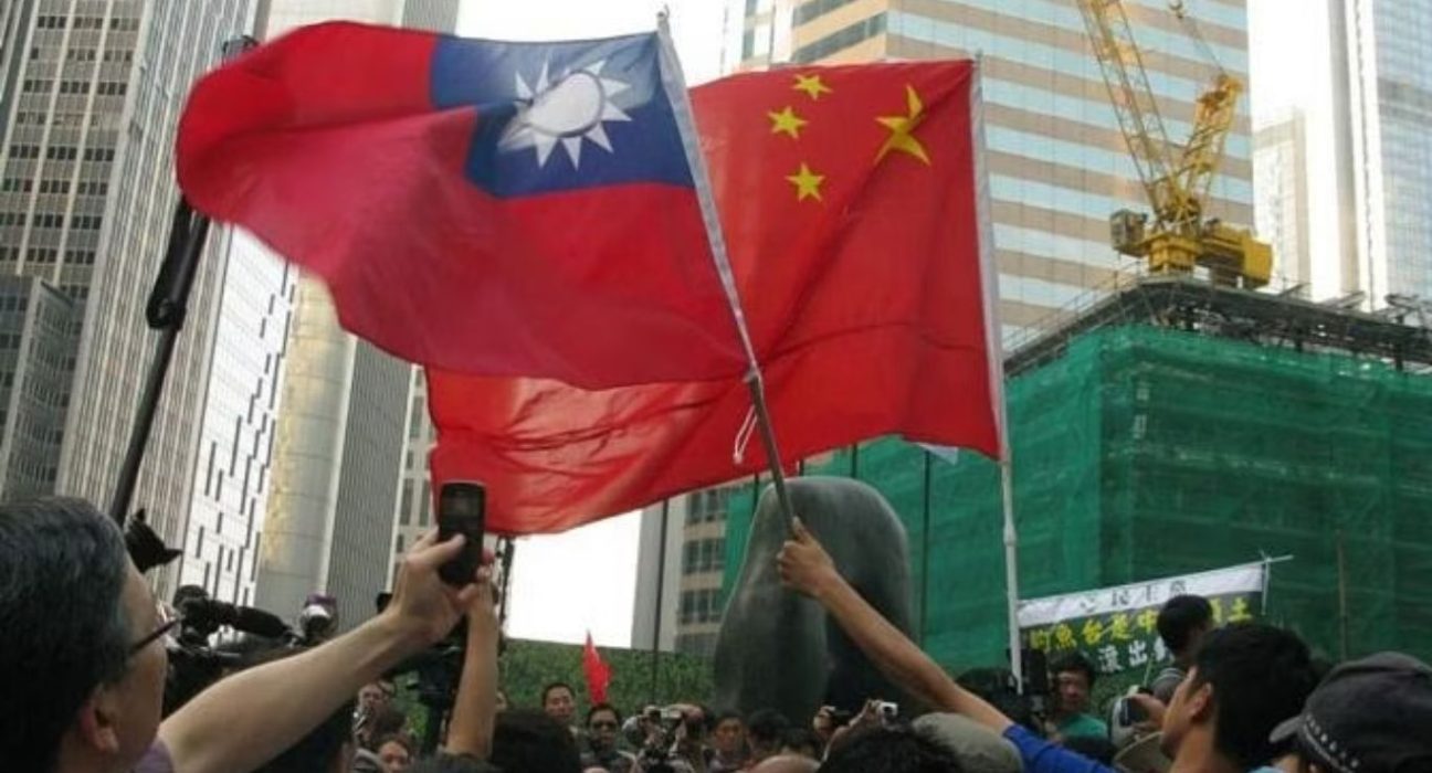 Taiwan Dollar Slips 0.1% Amidst Economic Uncertainty