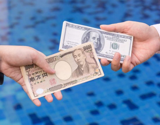 USD/JPY Exhibits Volatility: Friday Rally Erases Earlier Losses, What Lies Ahead?