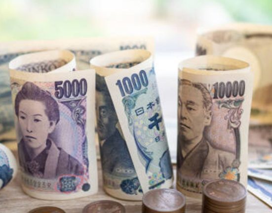 USD/JPY Faces Steep Decline, Threatening Fibonacci Retracement Levels