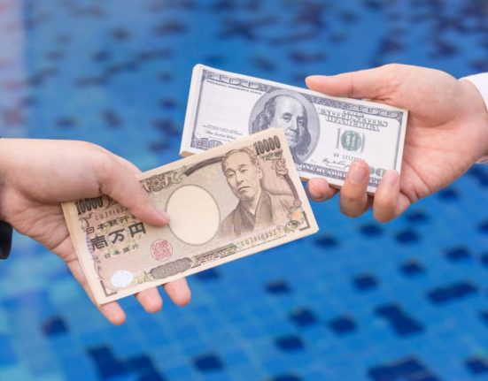 USD/JPY Struggles to Sustain June's Rally Amidst Profit-Taking and Weaker Inflation