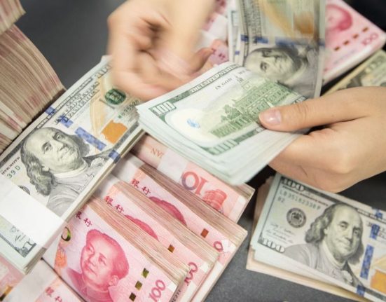 Asian Currencies Stagnate Amidst Fed Rate Hike Speculation and China's Economic Woes