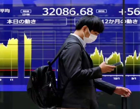 Asian Shares Inch Upward Despite Looming Weekly Loss; Market Analysis