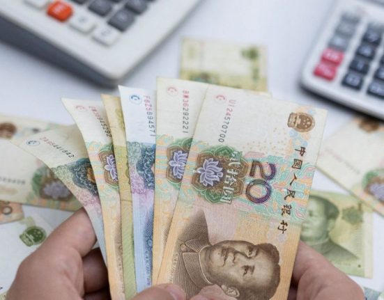Chinese Yuan Strengthens by 0.3% Following Surprising July Service Sector Expansion