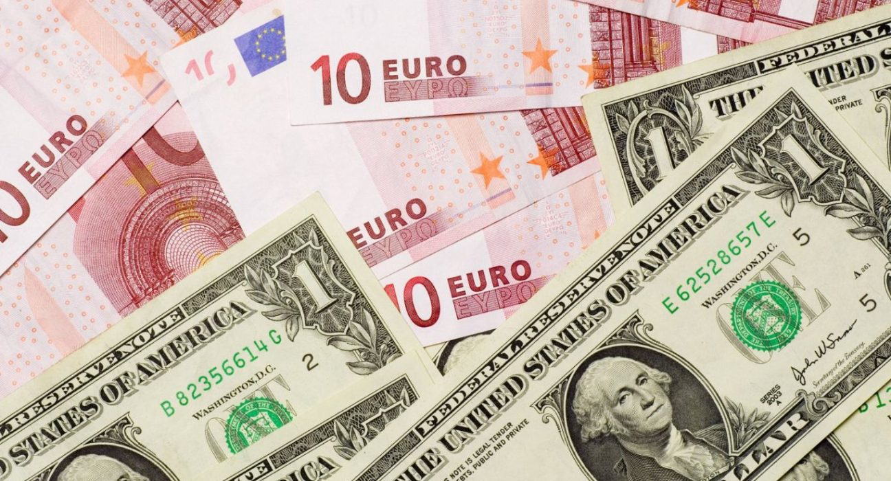 EUR/USD Faces Resistance at 200-Week Moving Average Amid Consolidation Phase