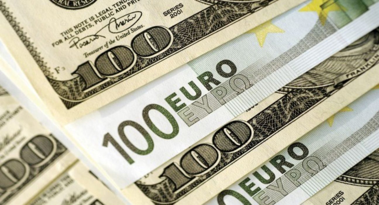 EUR/USD Faces Resistance at 200-Week Moving Average Amidst Consolidation Outlook