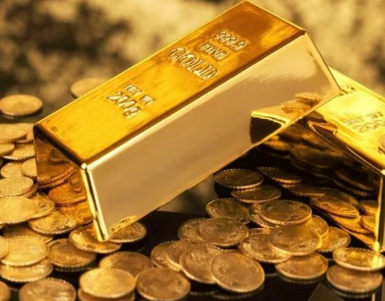 Gold Price Retreats Amidst Market Anticipation: First-Line Data and Events This Week