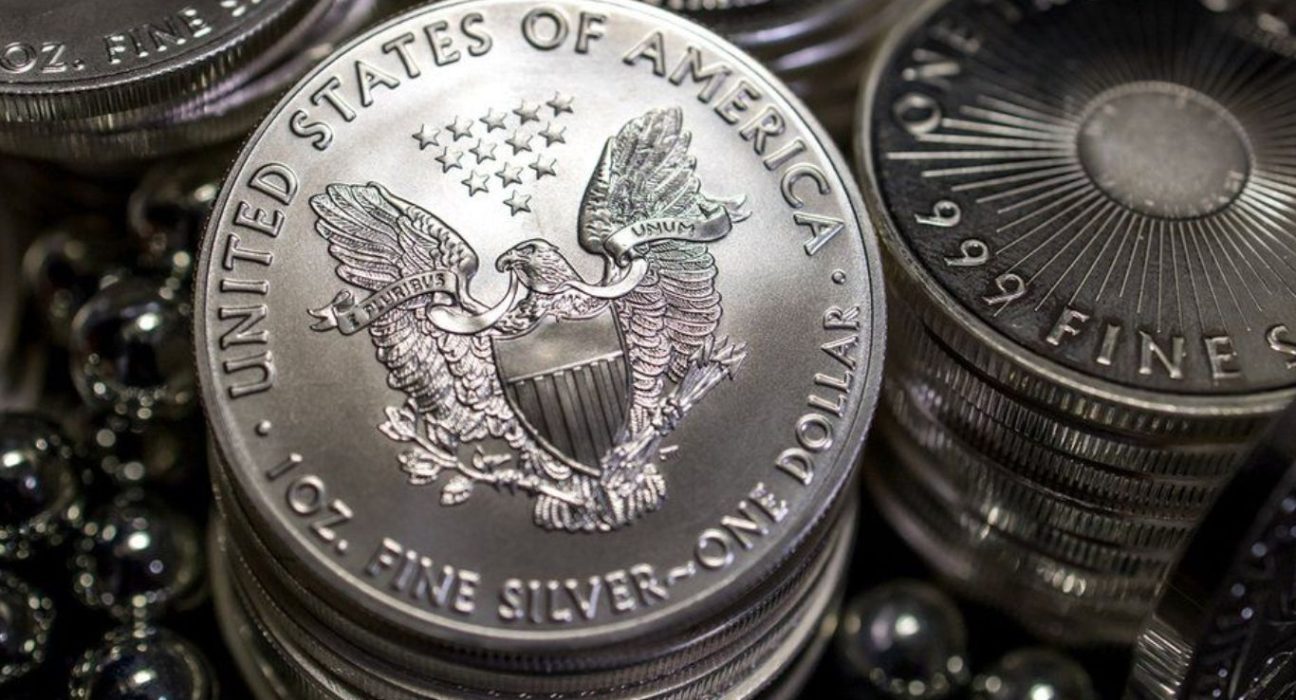 Selling Pressure Pushes Silver to Three-Week Low Amid Ongoing Decline
