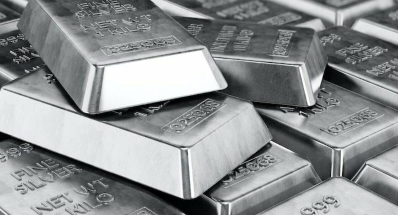Silver Price Inches Closer to Intraday High Amidst Risk-Off Mood Following US Credit Rating Cut