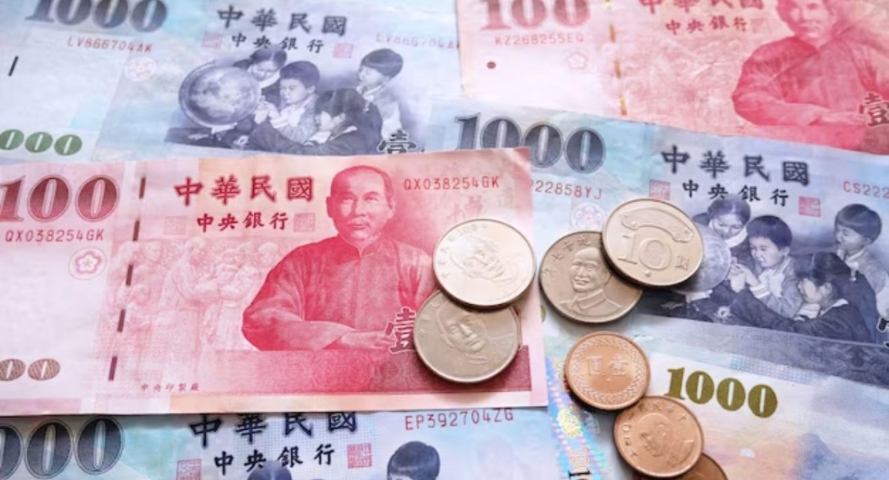 Taiwan Dollar Declines by 0.2%: Economic Implications and Factors