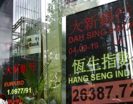 Tech Giants Propel Hang Seng Despite Market Downturn; Country Garden Stumbles on Capital Raise Cancellation
