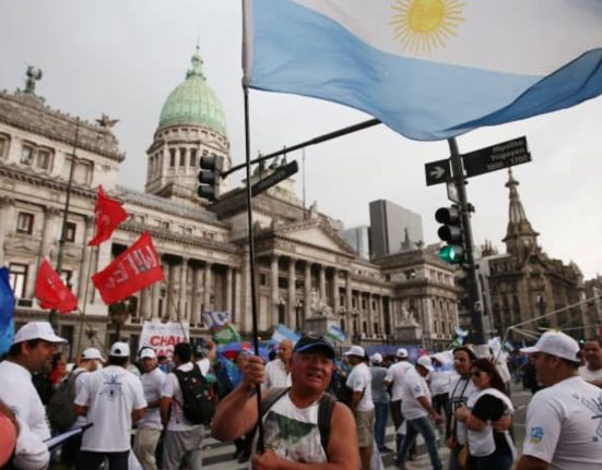 Argentina's Inflation Woes: María Barro's Struggle Amidst Economic Uncertainty