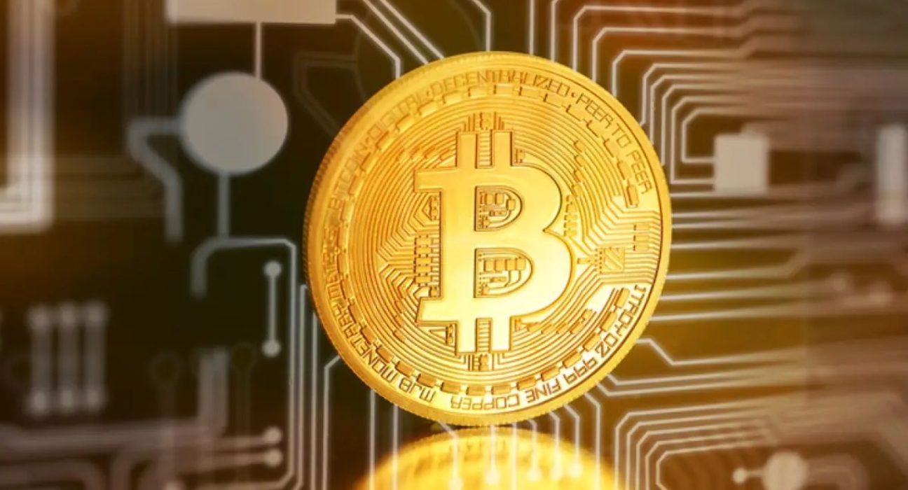 Bitcoin Faces Uncertain Future as "Double Top" Pattern Emerges in 2023