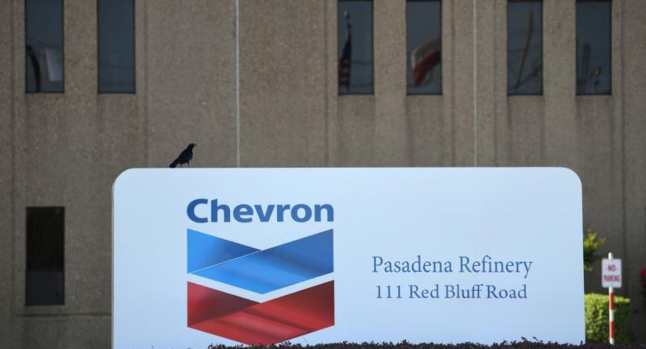 Chevron Australia and Unions in Talks to Prevent LNG Facility Strikes