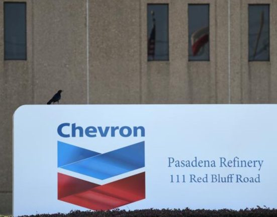Chevron Australia and Unions in Talks to Prevent LNG Facility Strikes