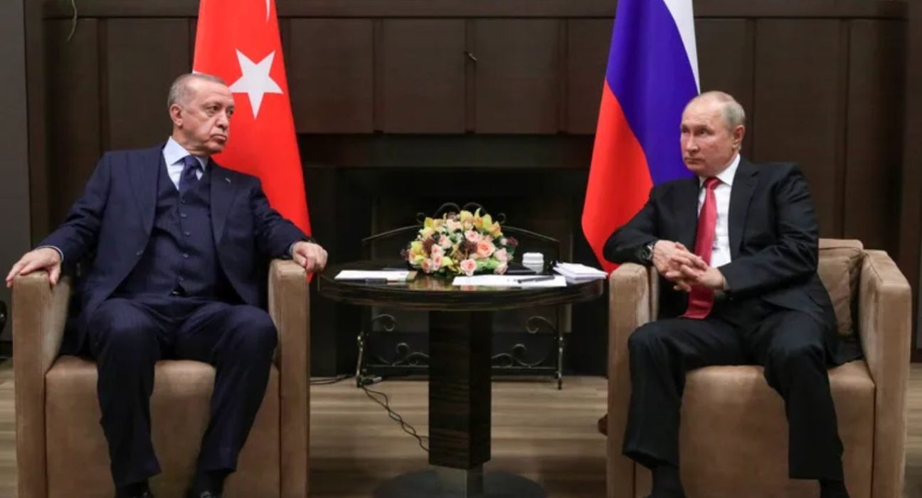 Erdogan Meets Putin in Sochi to Revive Ukraine Grain Export Deal