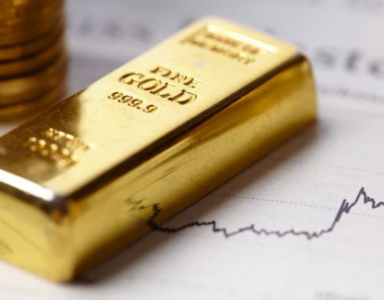 Gold Prices Face Challenges Amidst Dollar's Strength